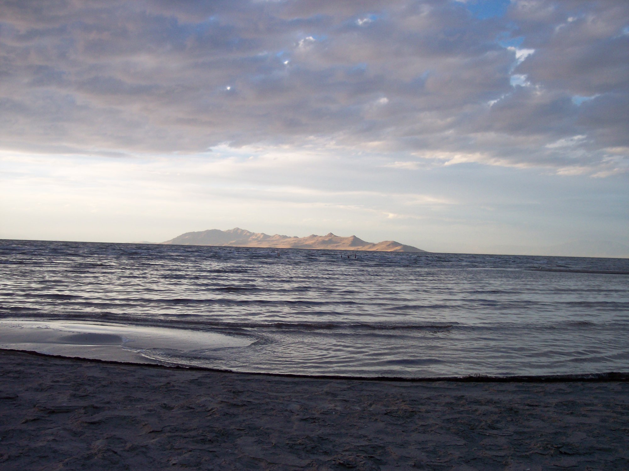 Great_Salt_Lake_from_Sunset_Beach